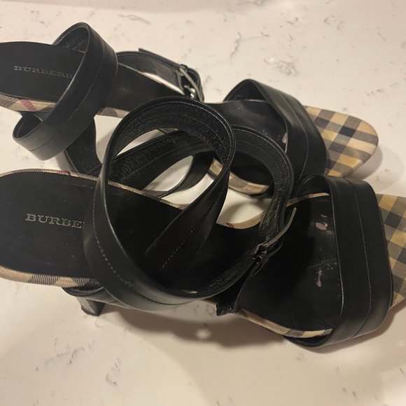 Burberry Heels in size 9 - Picture 2 of 3